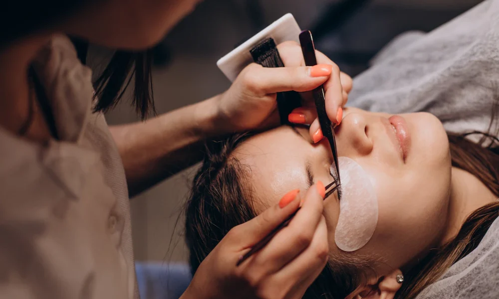 eye-lashes-keratin-procedure-salon_1303-27759 (1)